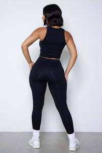 ESSENTIAL CREWNECK CROP-BLACK